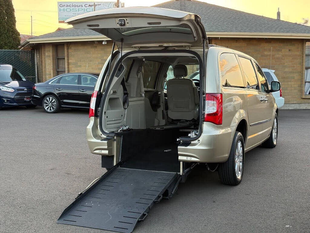 Chrysler Town and Country