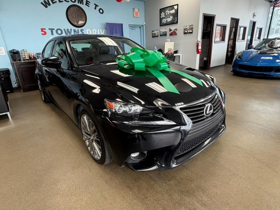 Lexus IS