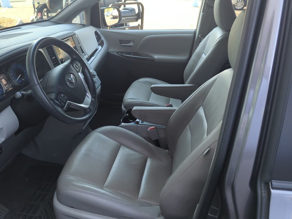 Toyota Sienna