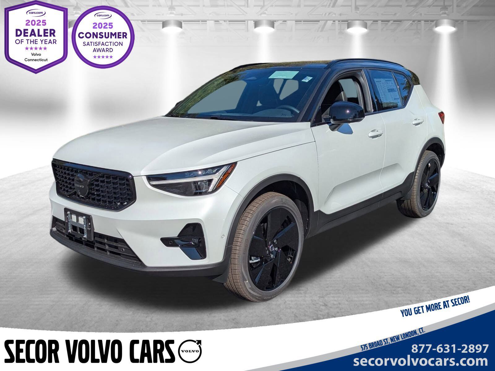 2026 VOLVO XC40