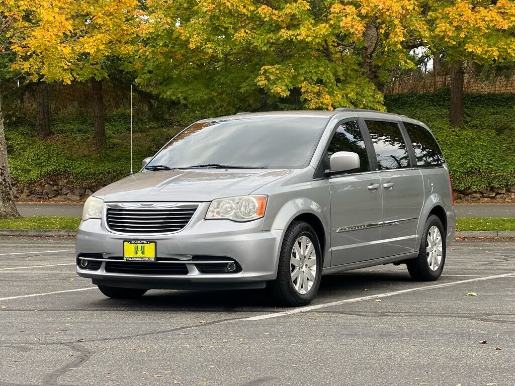 2013 CHRYSLER Town and Country