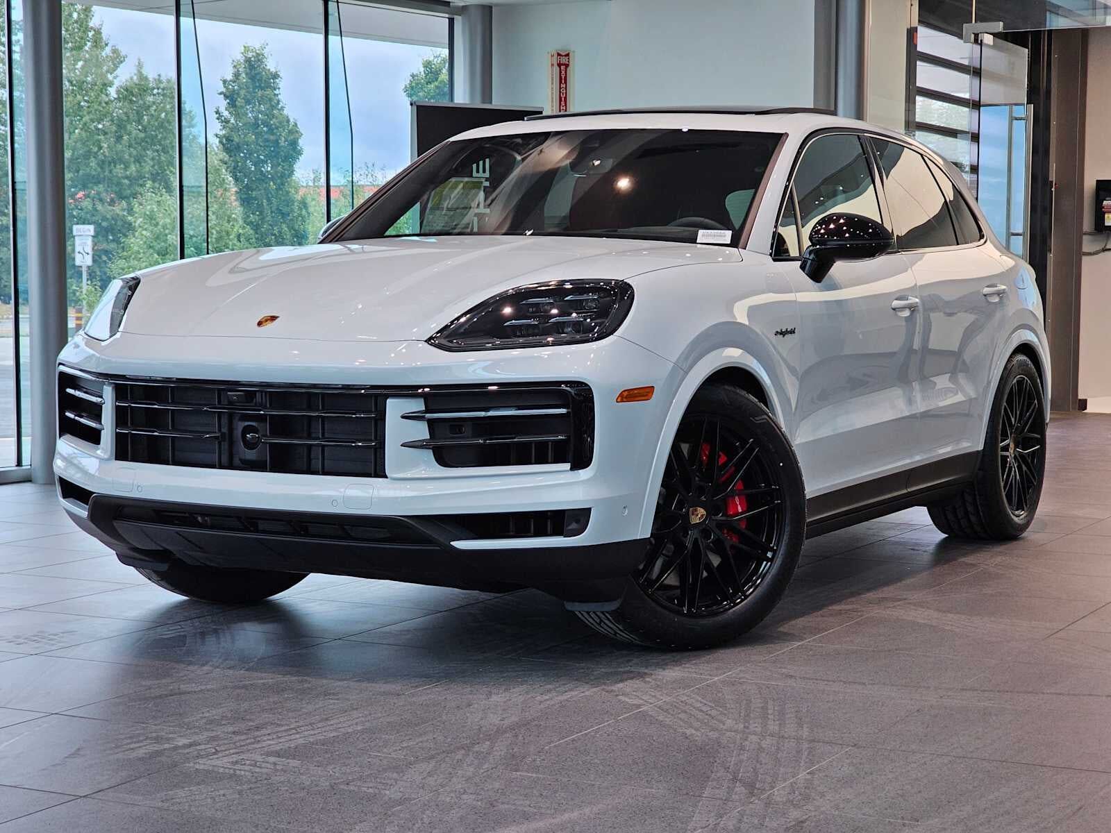 2025 PORSCHE Cayenne