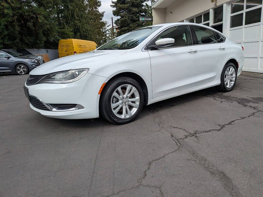Chrysler 200