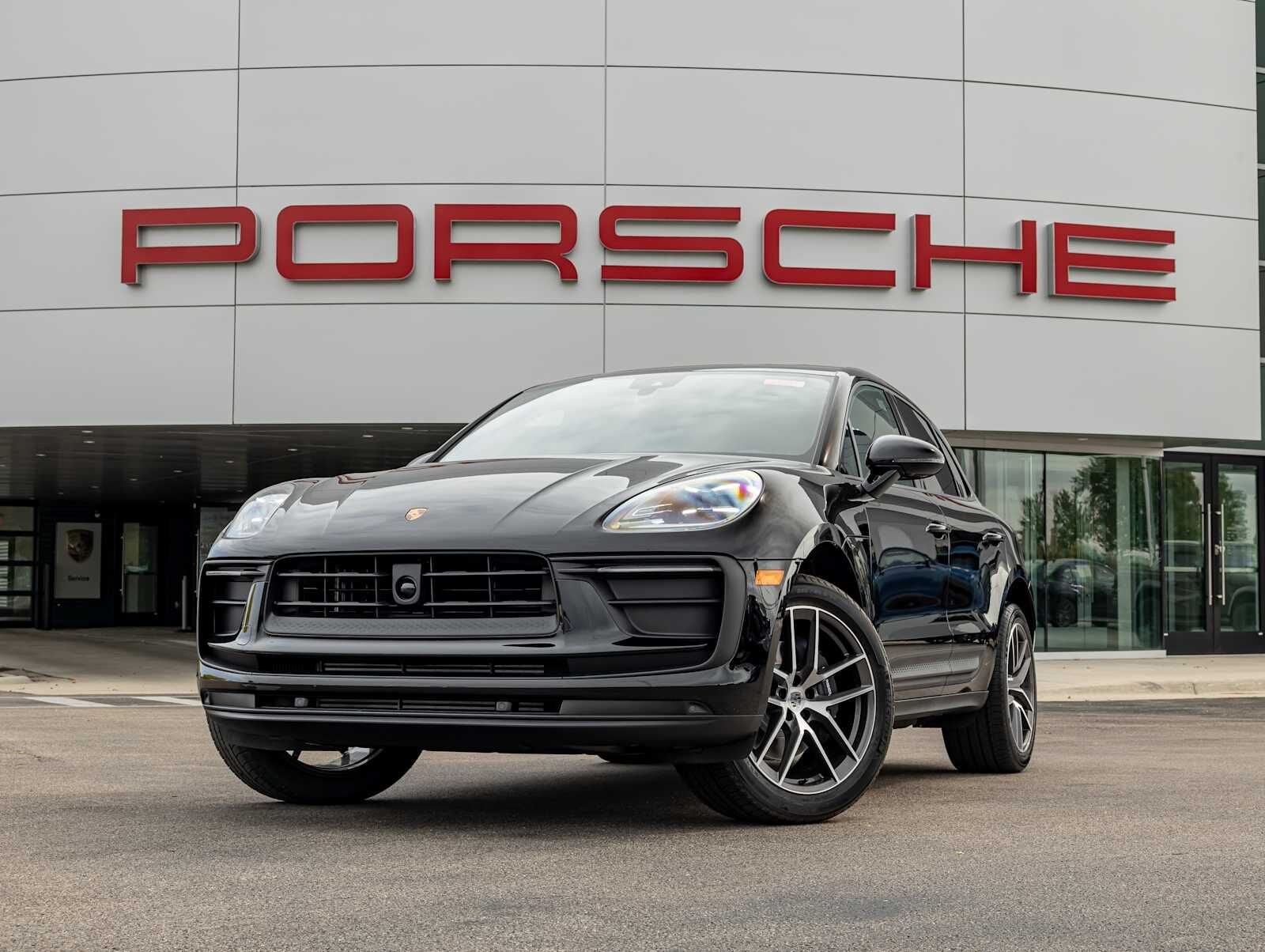 2026 PORSCHE Macan