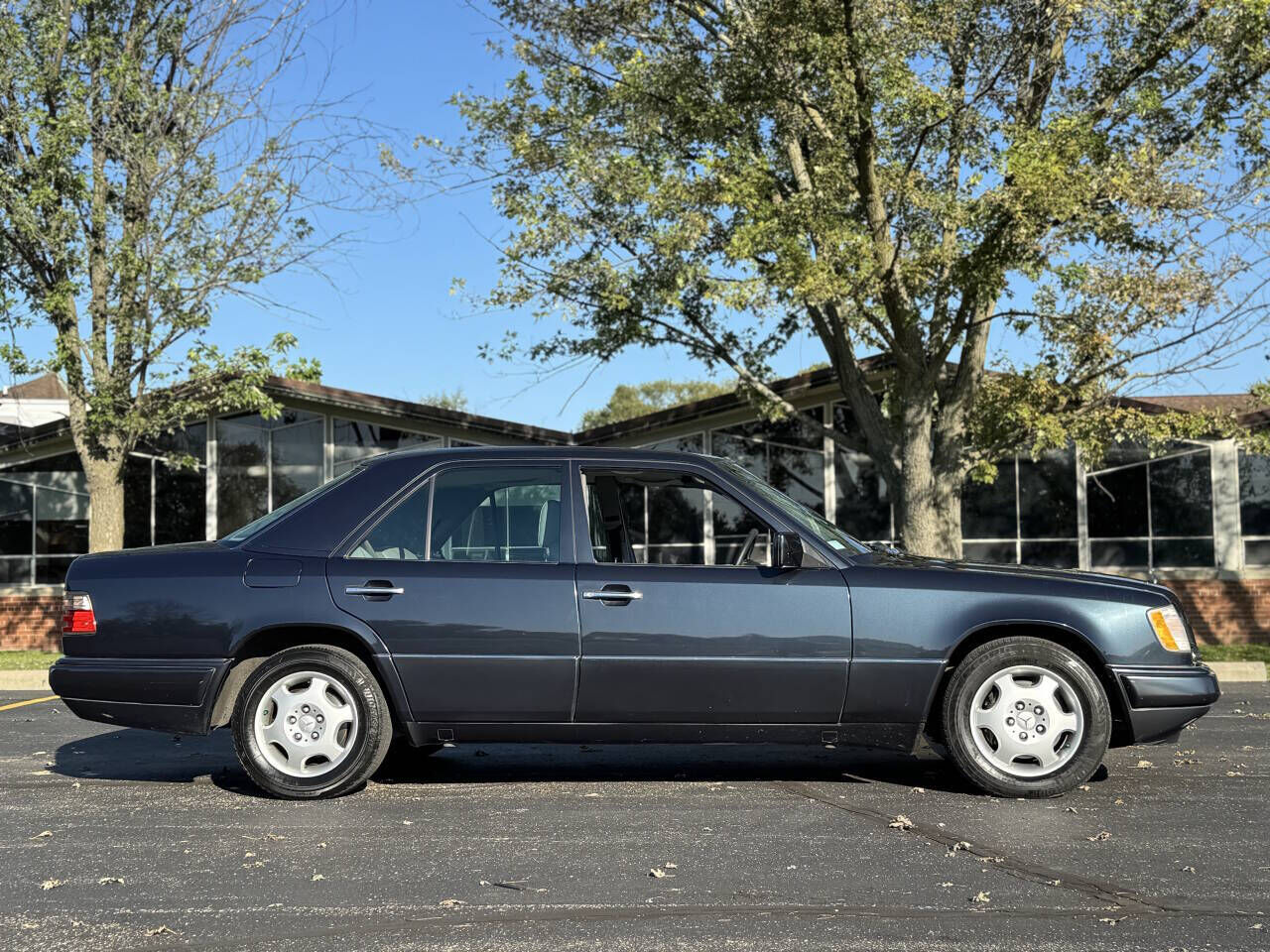 1995 MERCEDES-BENZ E-Class