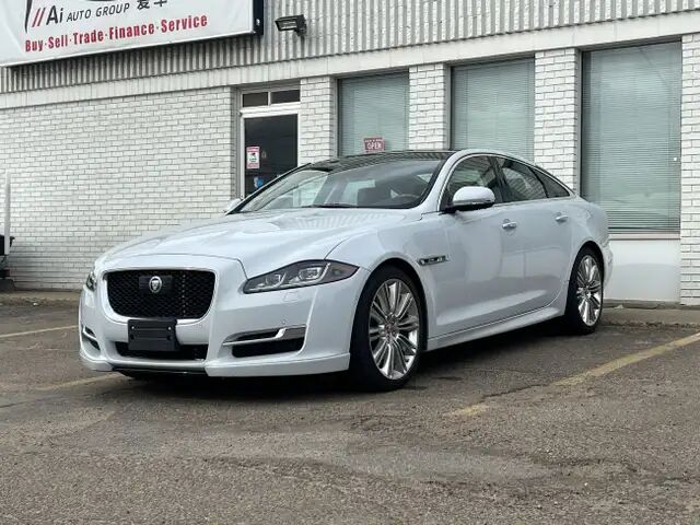 Jaguar XJ