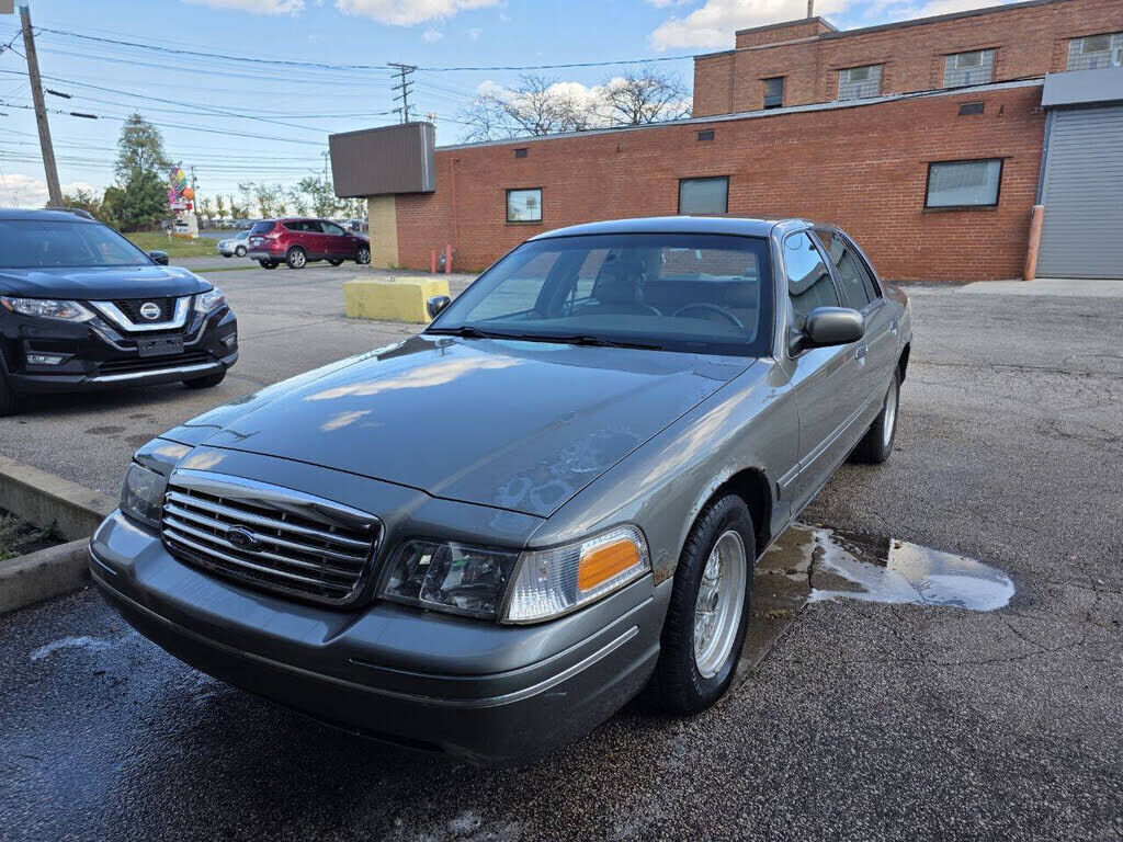 Ford Crown Victoria