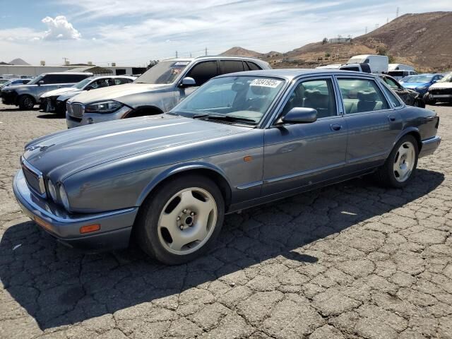 Jaguar XJR