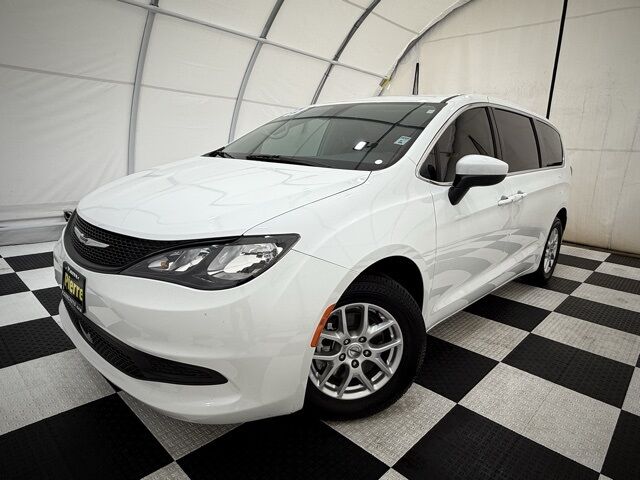 2023 CHRYSLER Voyager