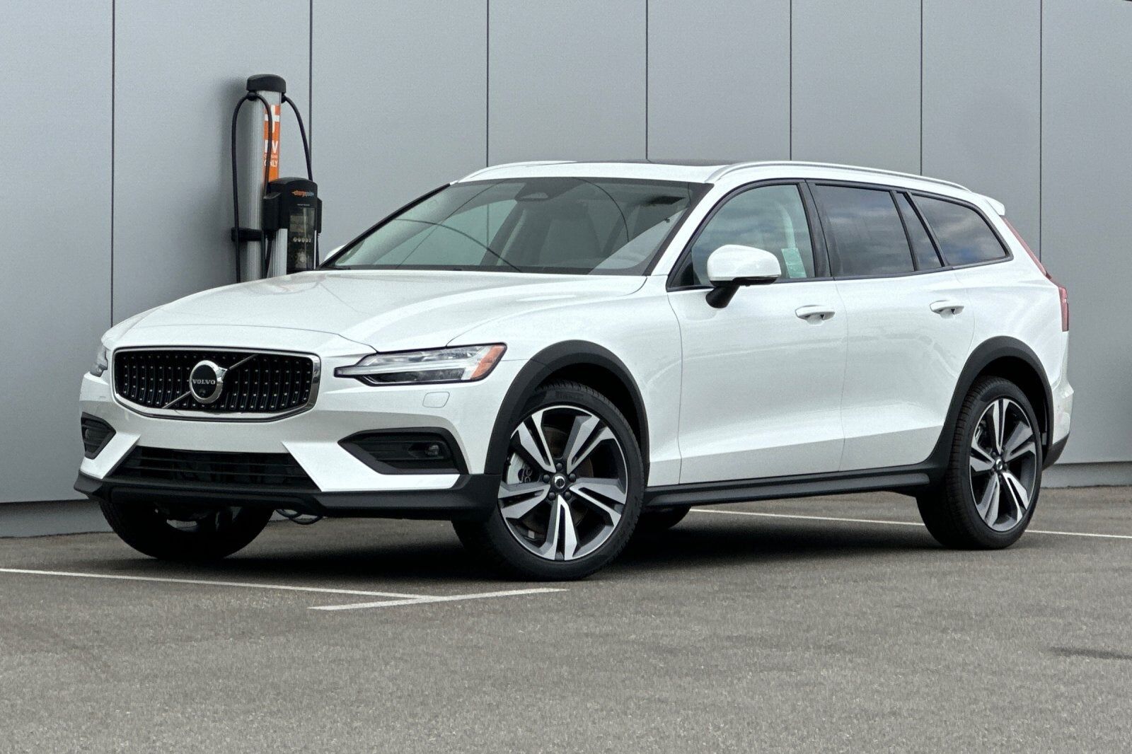 2026 VOLVO V60CC