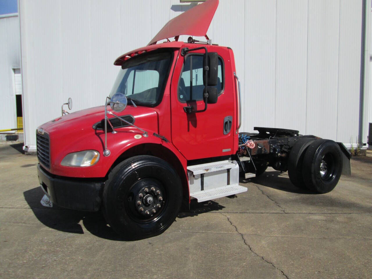 2005 FREIGHTLINER M2