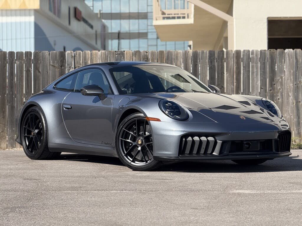 2025 PORSCHE 911