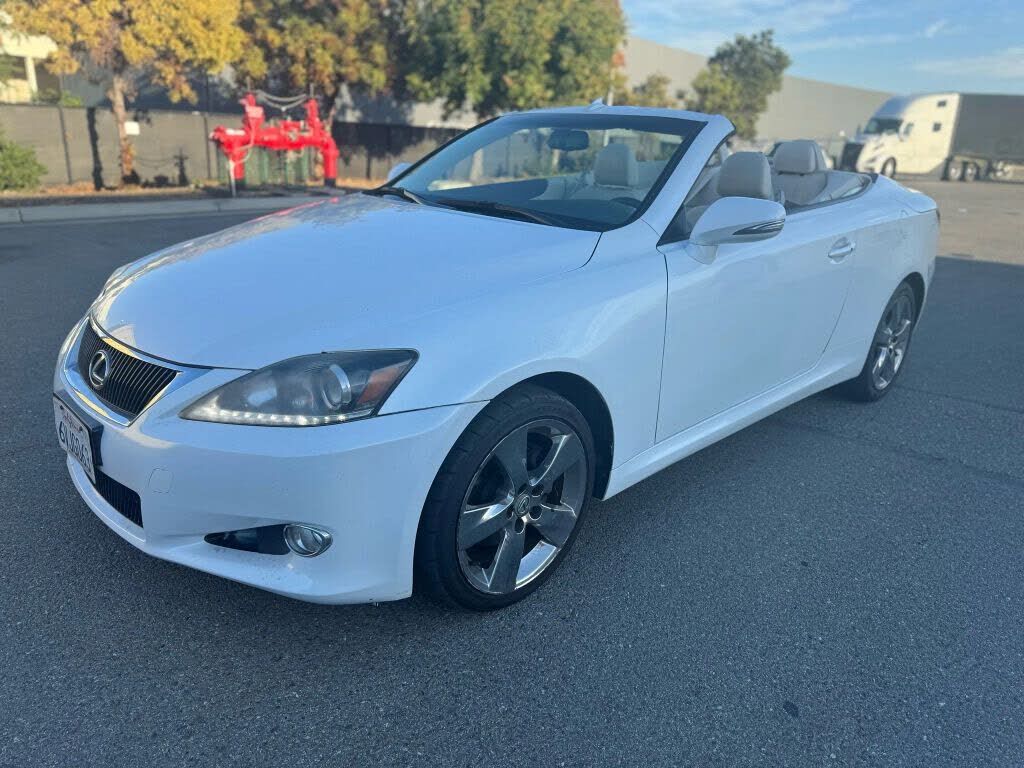 Lexus IS
