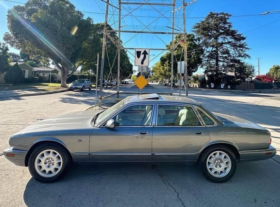 Jaguar XJ8