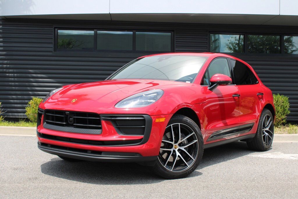 2025 PORSCHE Macan