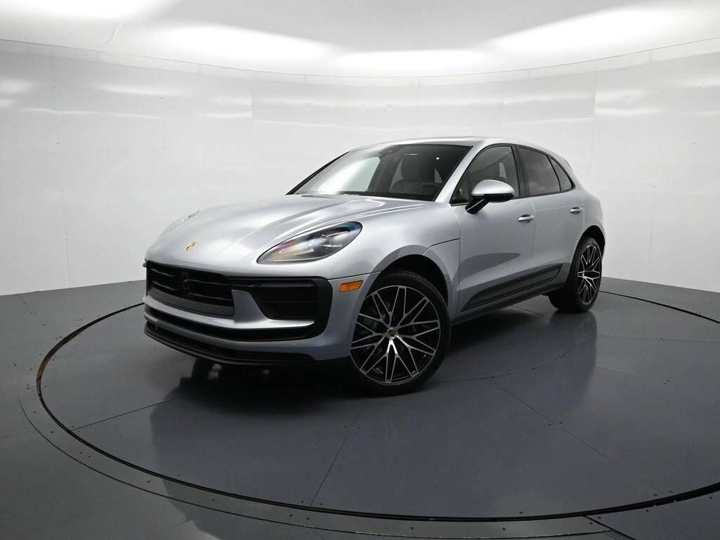 2025 PORSCHE Macan