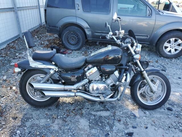 Honda VF750C2 (MAGNA)