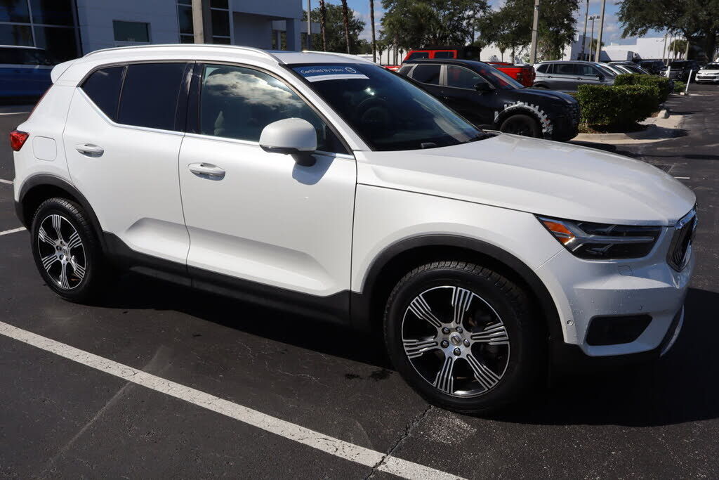 2021 VOLVO XC40
