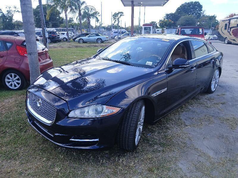 Jaguar XJ