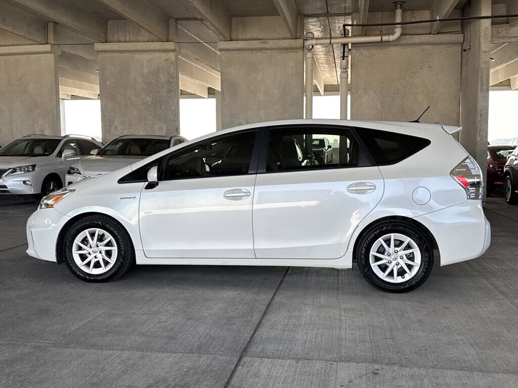 Toyota Prius V