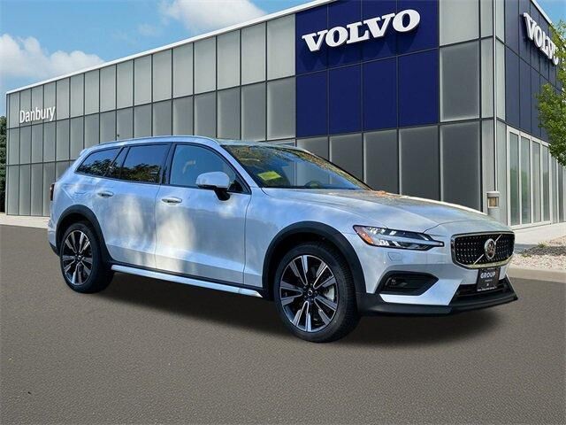 2026 VOLVO V60CC