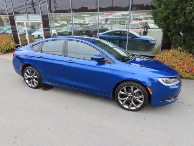 Chrysler 200