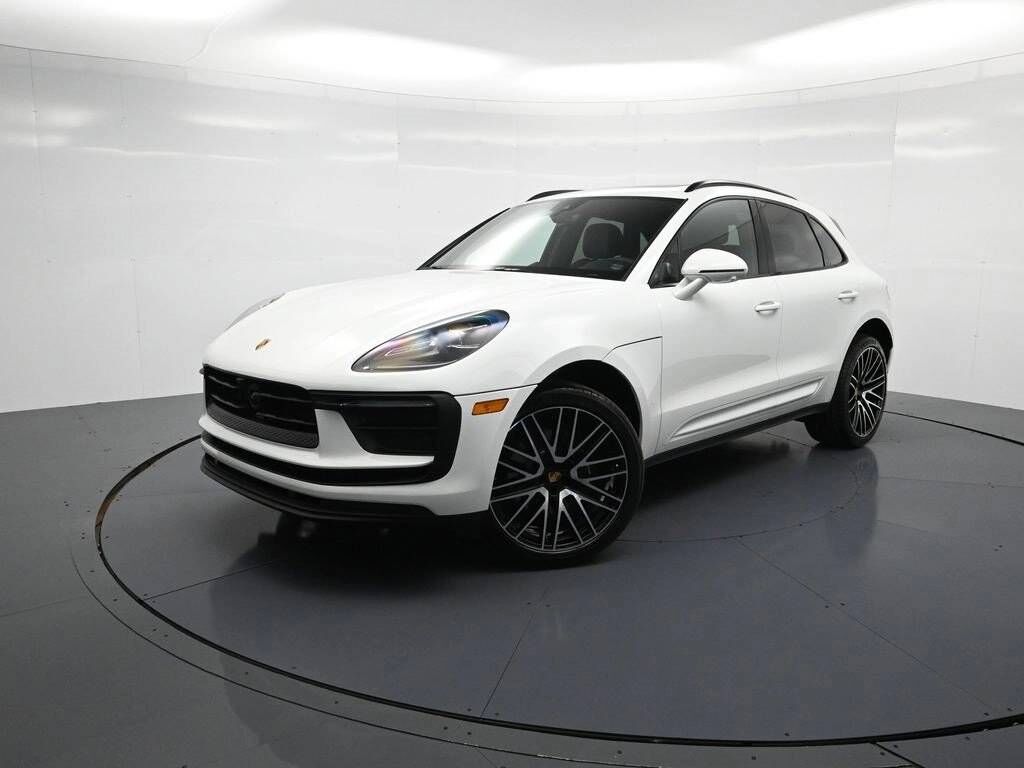 2025 PORSCHE Macan