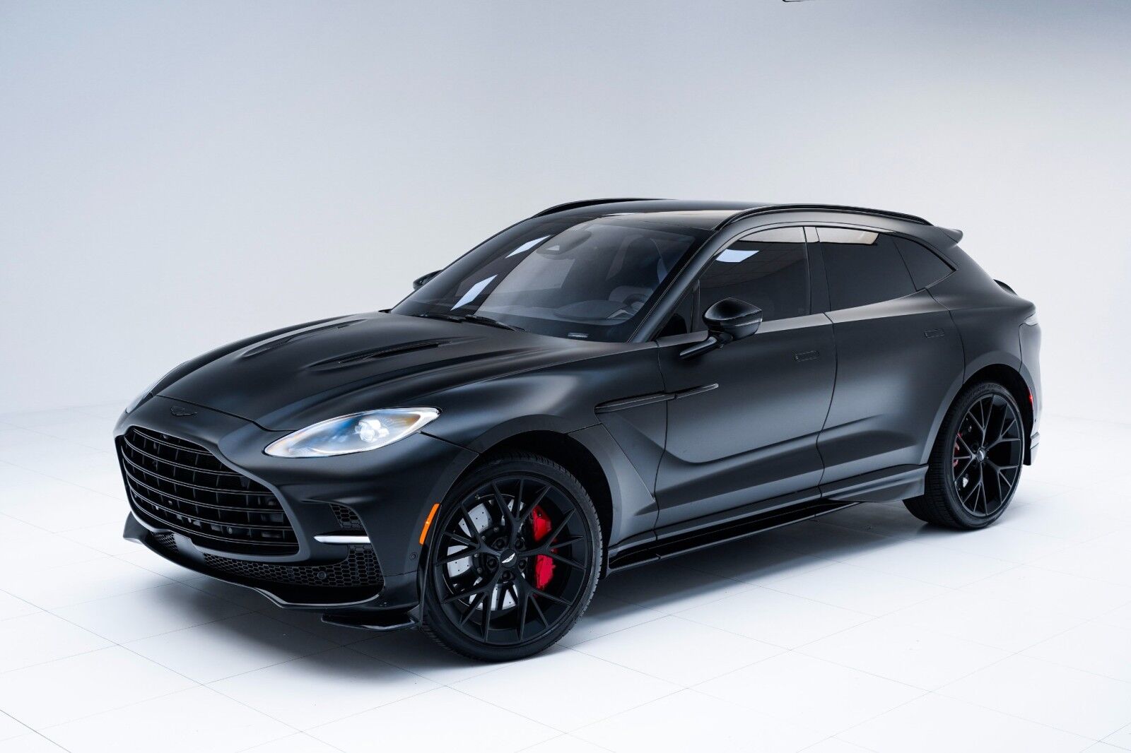 2025 ASTON MARTIN DBX