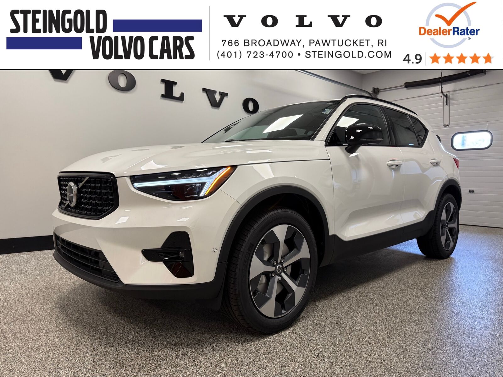 2026 VOLVO XC40