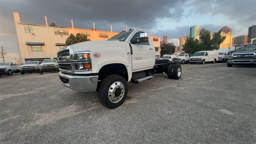 2024 GMC Silverado Medium Duty