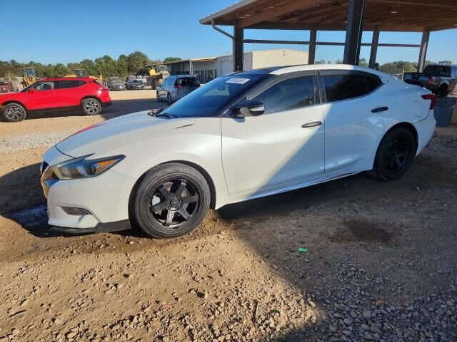 Nissan Maxima