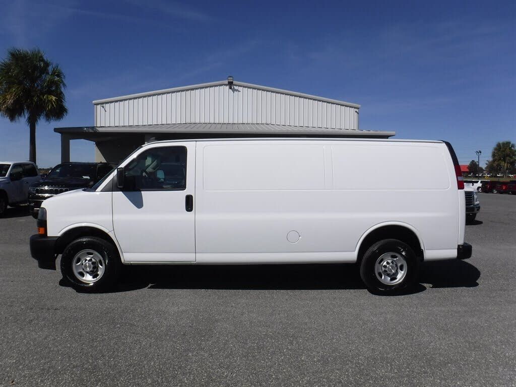 2022 CHEVROLET Express