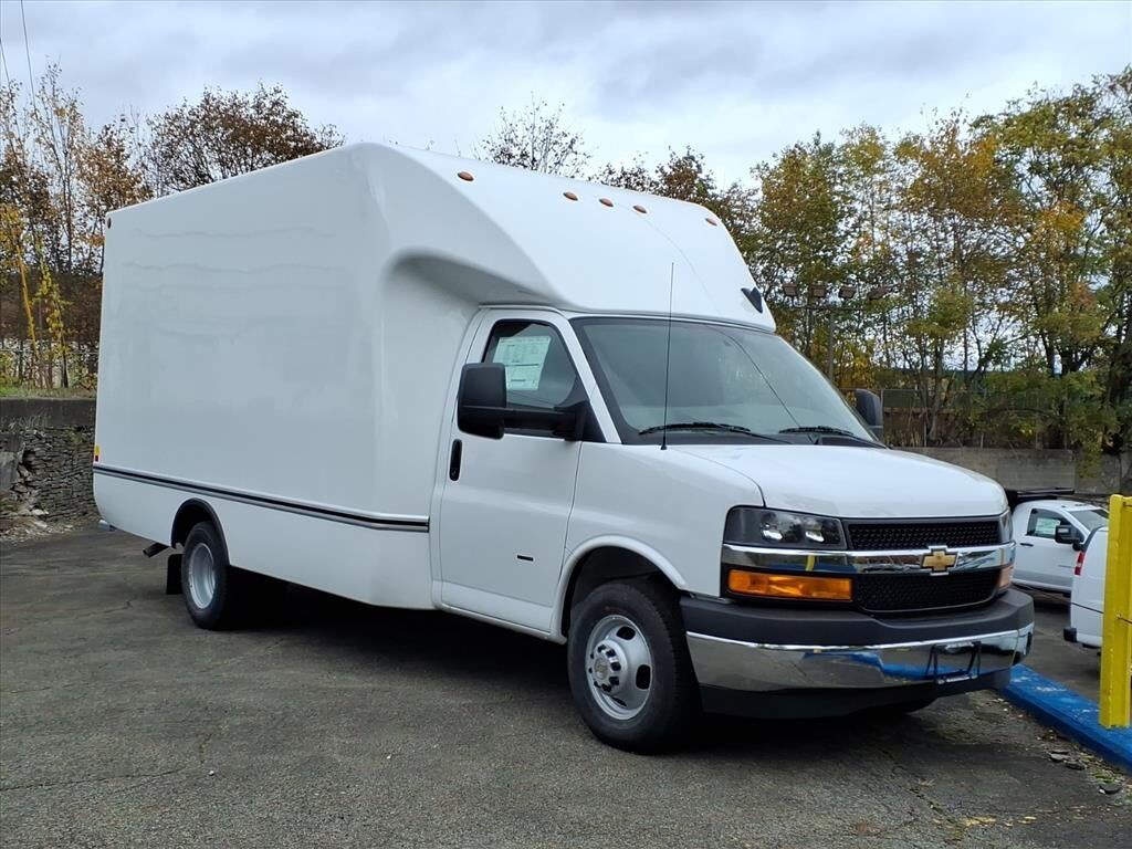 2025 CHEVROLET Express