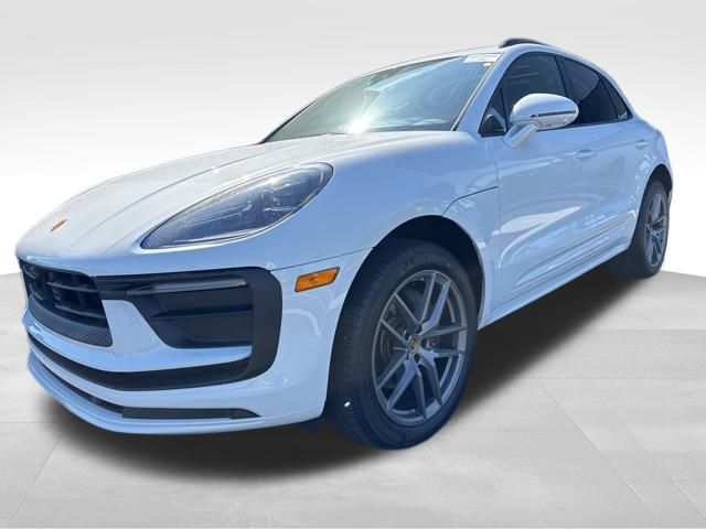 2025 PORSCHE Macan