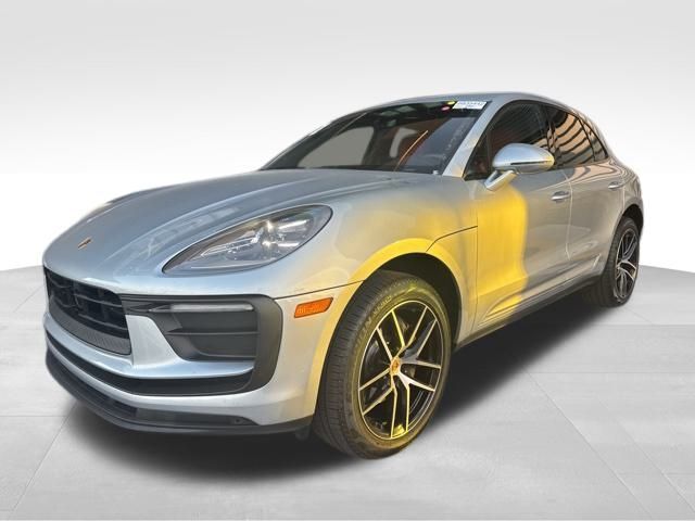 2025 PORSCHE Macan