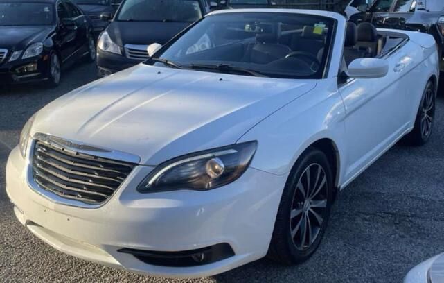2013 CHRYSLER 200