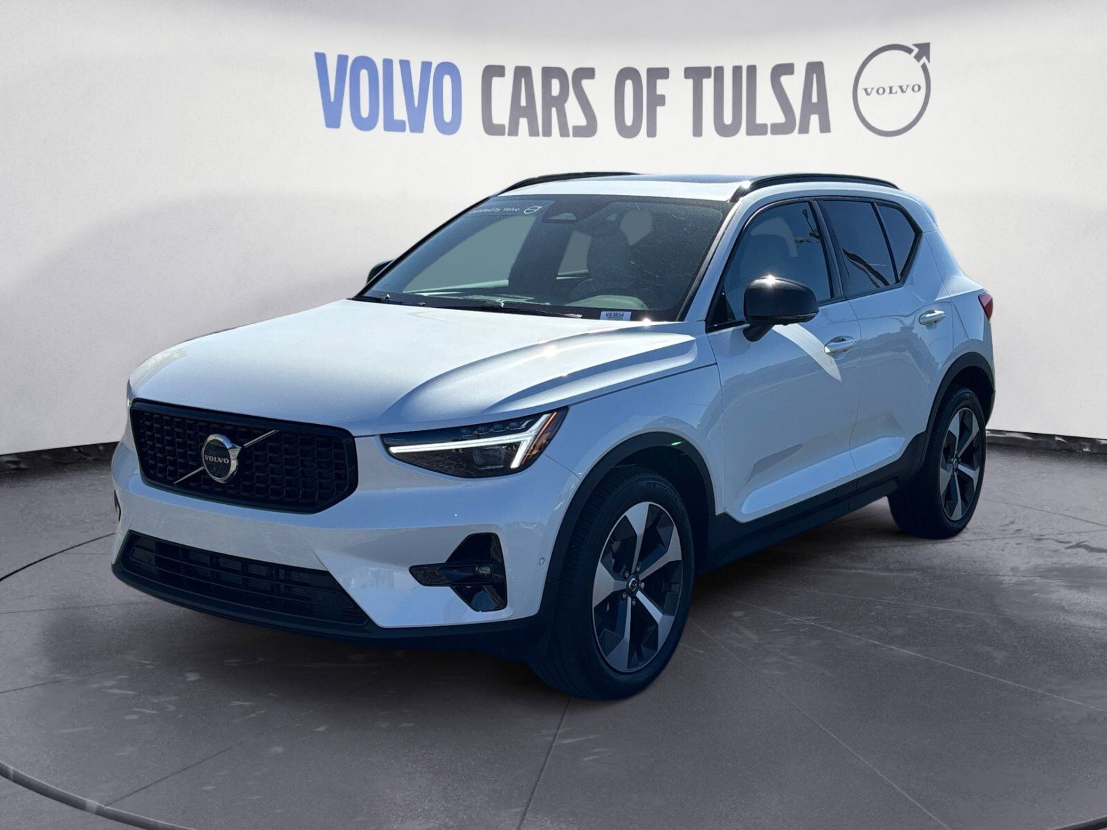 2026 VOLVO XC40