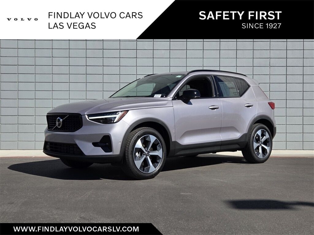2026 VOLVO XC40