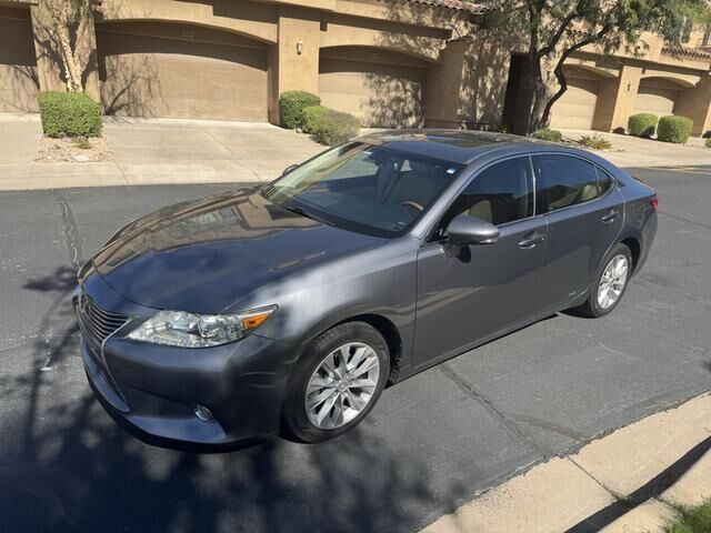 Lexus ES