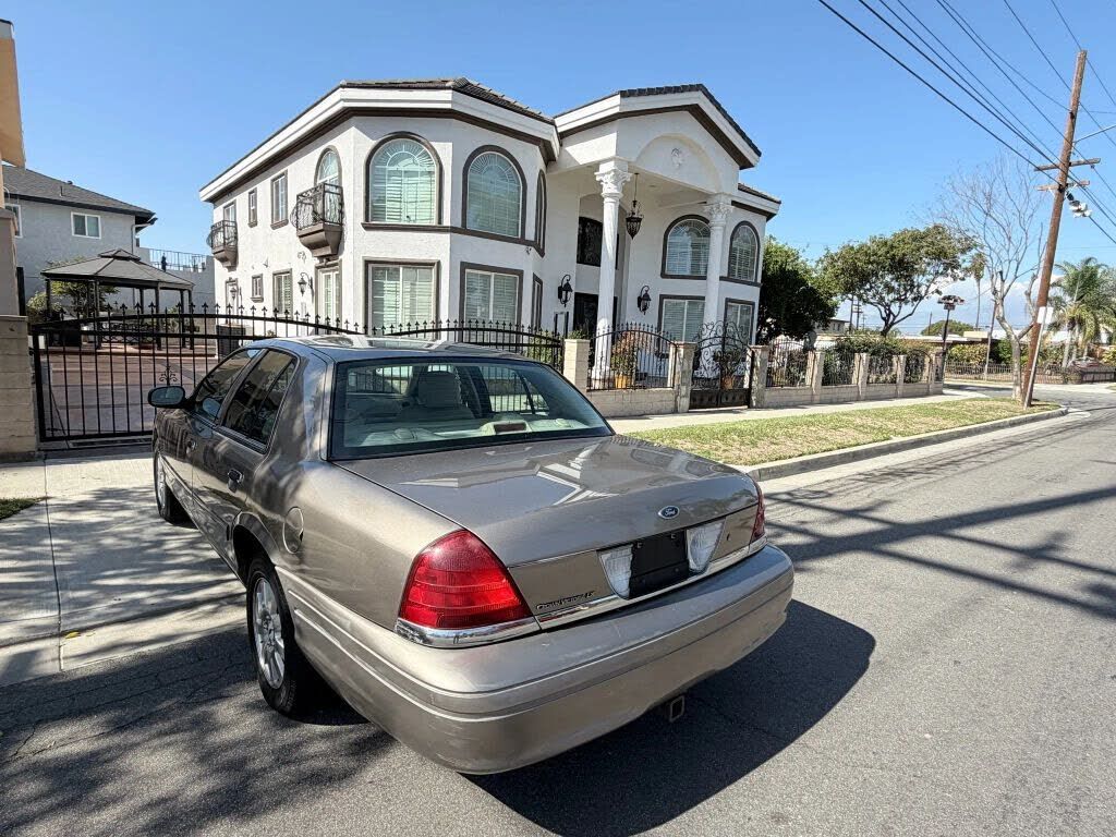 Ford Crown Victoria