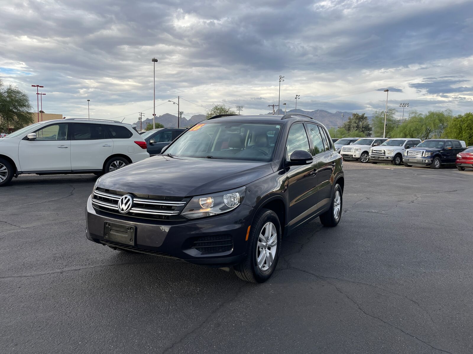 2016 VOLKSWAGEN Tiguan