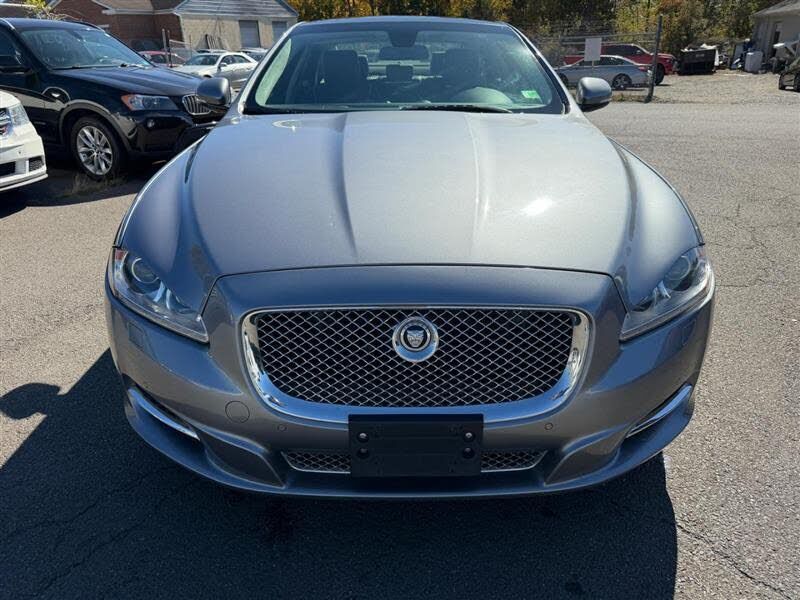 Jaguar XJ