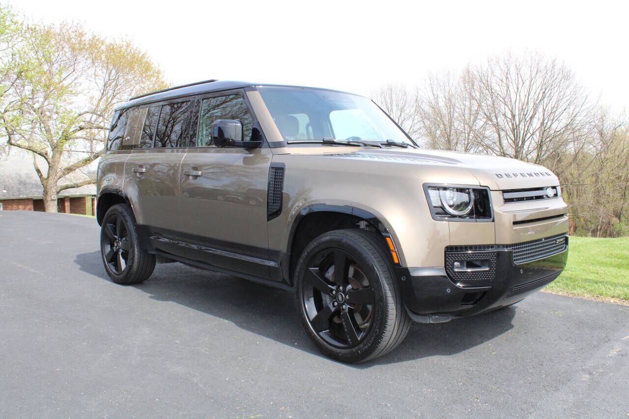 2023 LAND ROVER Defender