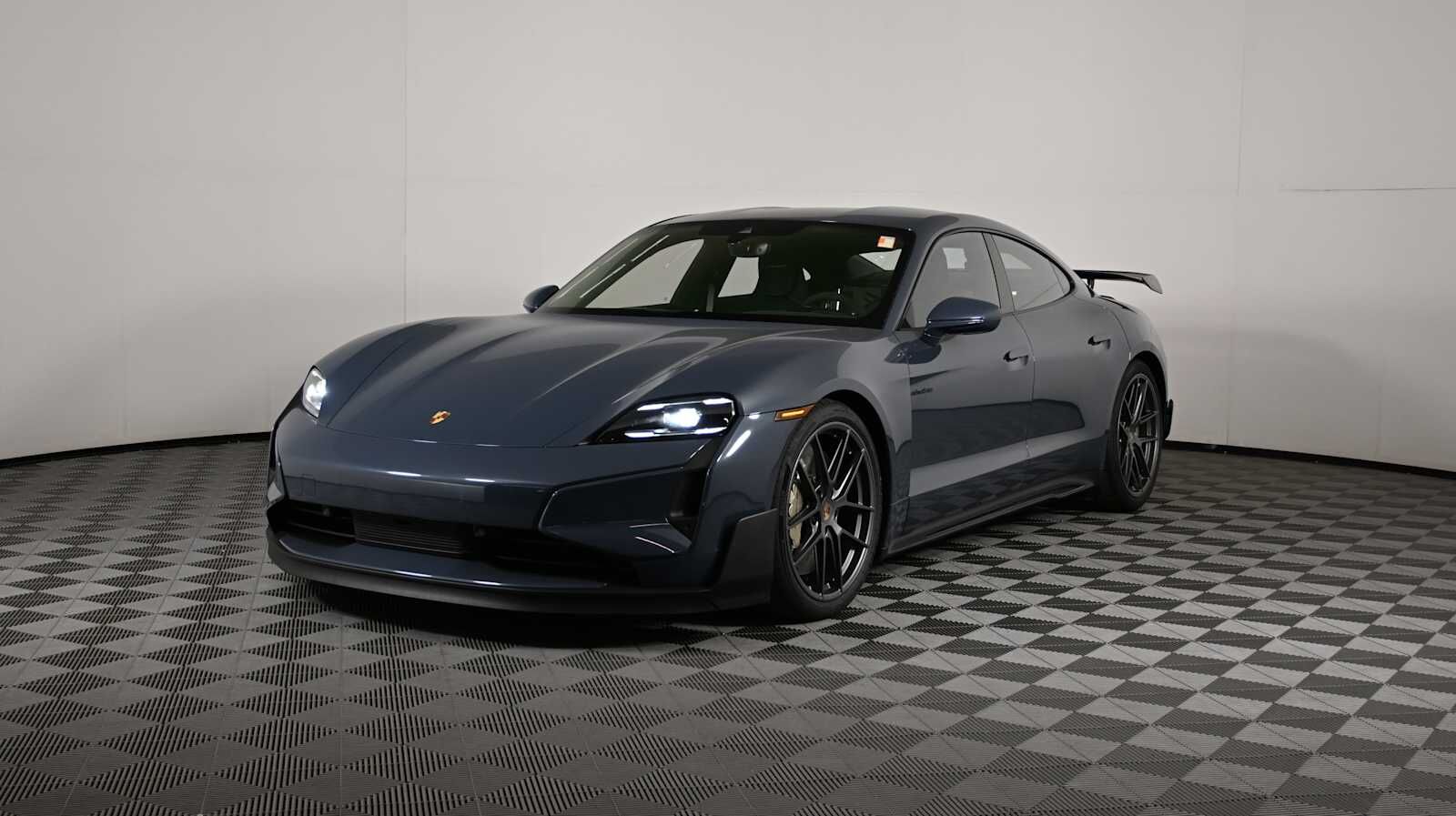2025 PORSCHE Taycan