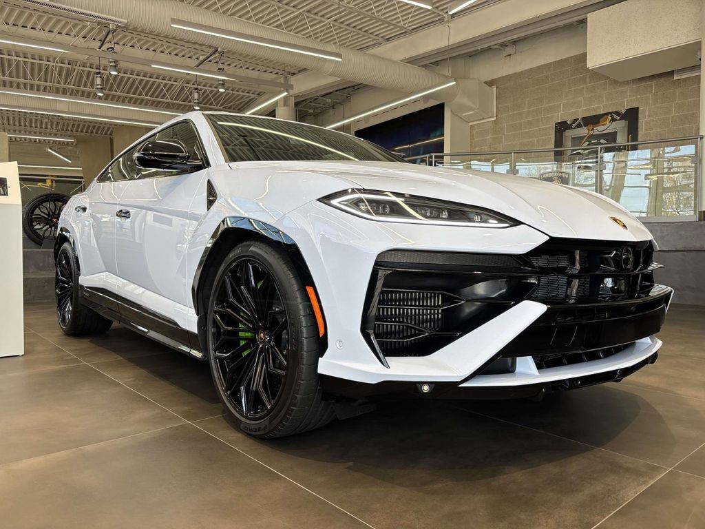 2025 LAMBORGHINI URUS