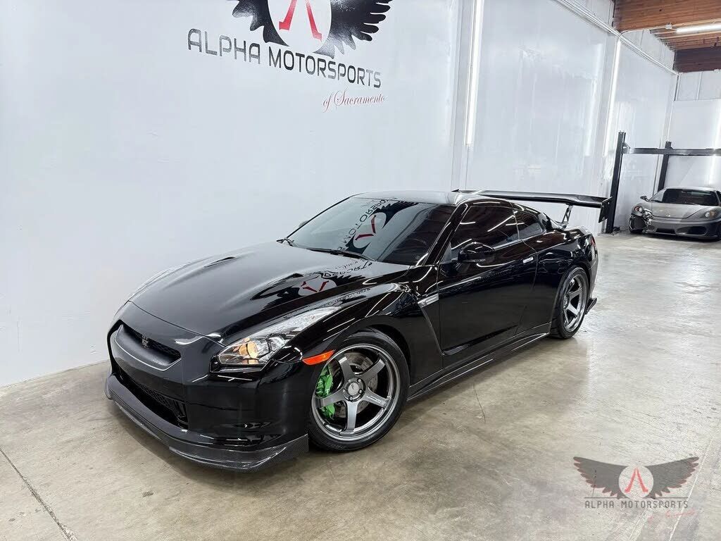 2010 NISSAN GT-R
