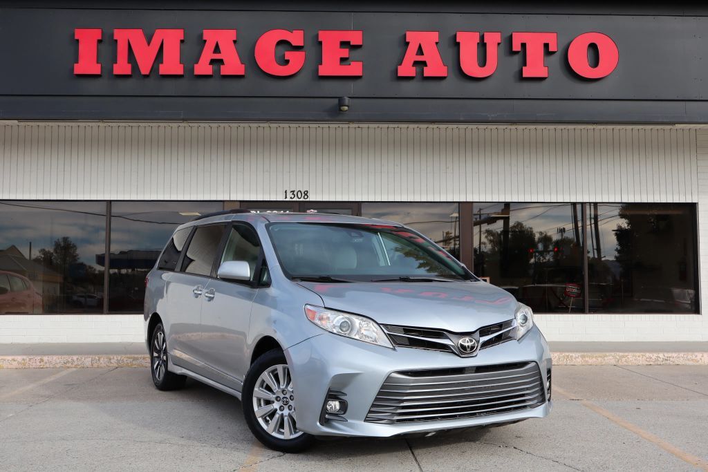 2019 TOYOTA Sienna
