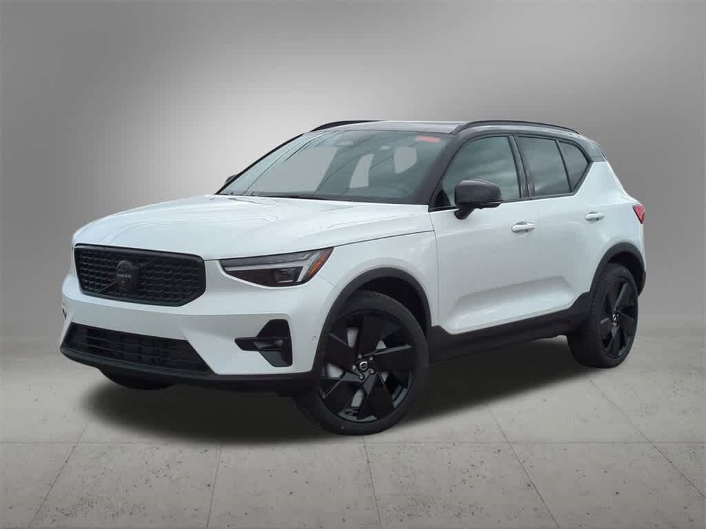 2026 VOLVO XC40
