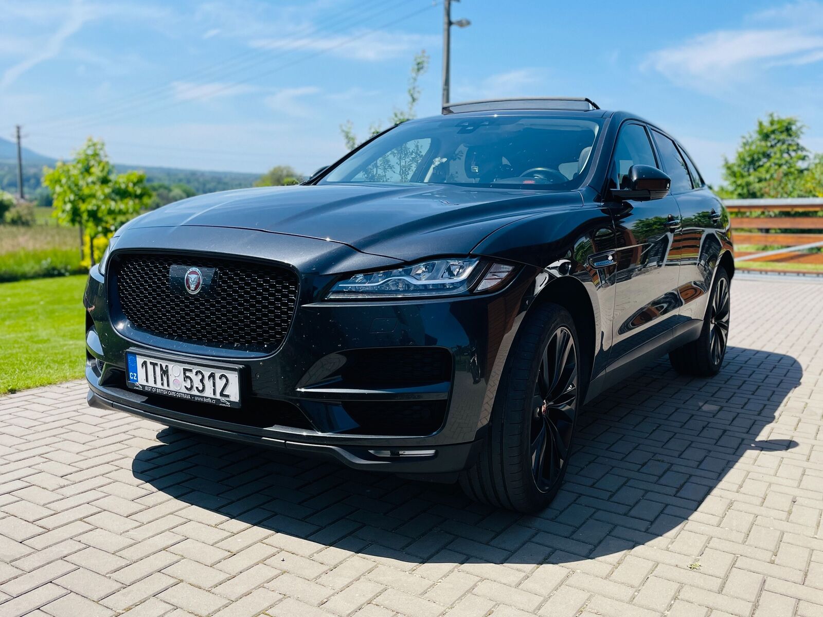Jaguar F-Pace