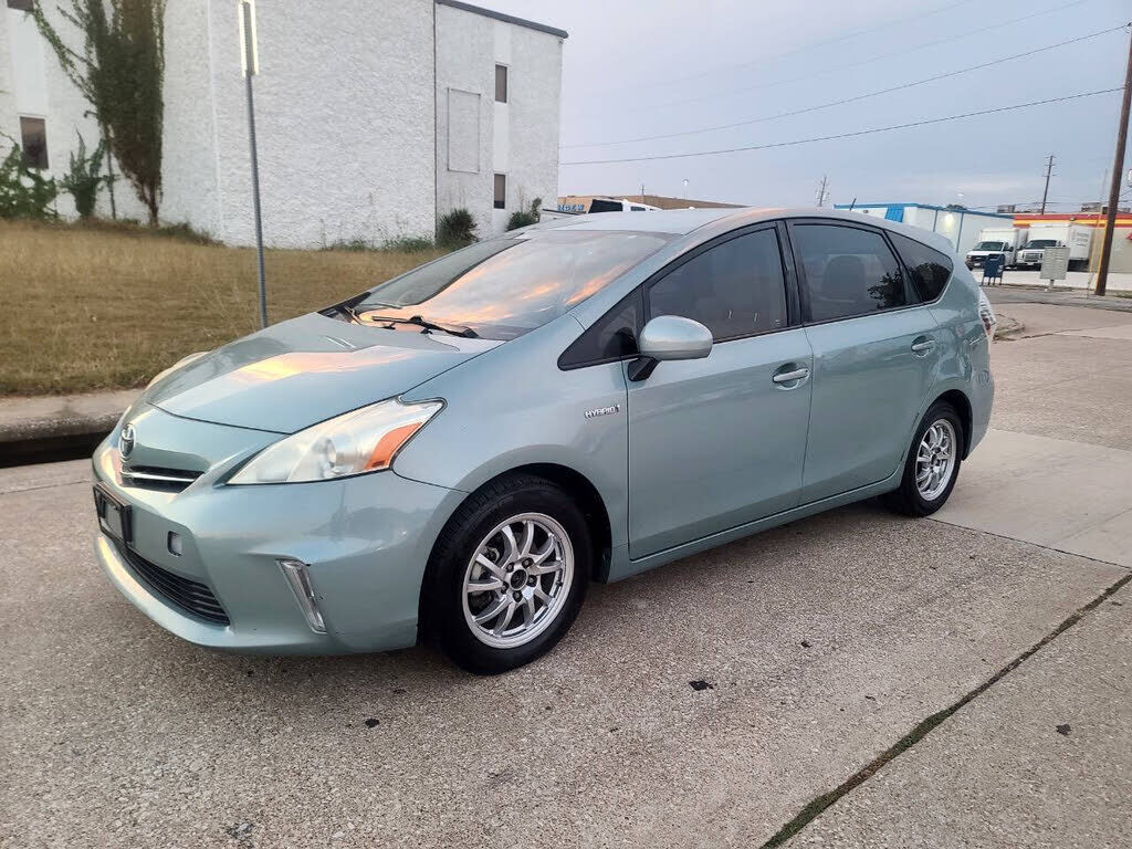 Toyota Prius V